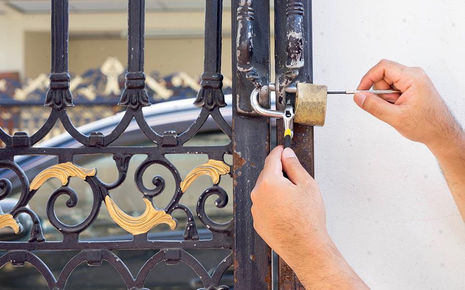 combien coute un serrurier pour ouvrir une porte Maisons-Laffitte